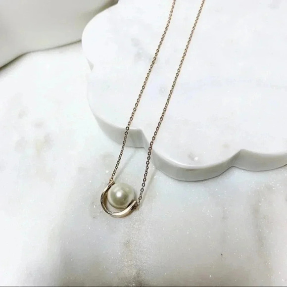 SINGLE Floating Pearl Necklace - Picture 2 of 9